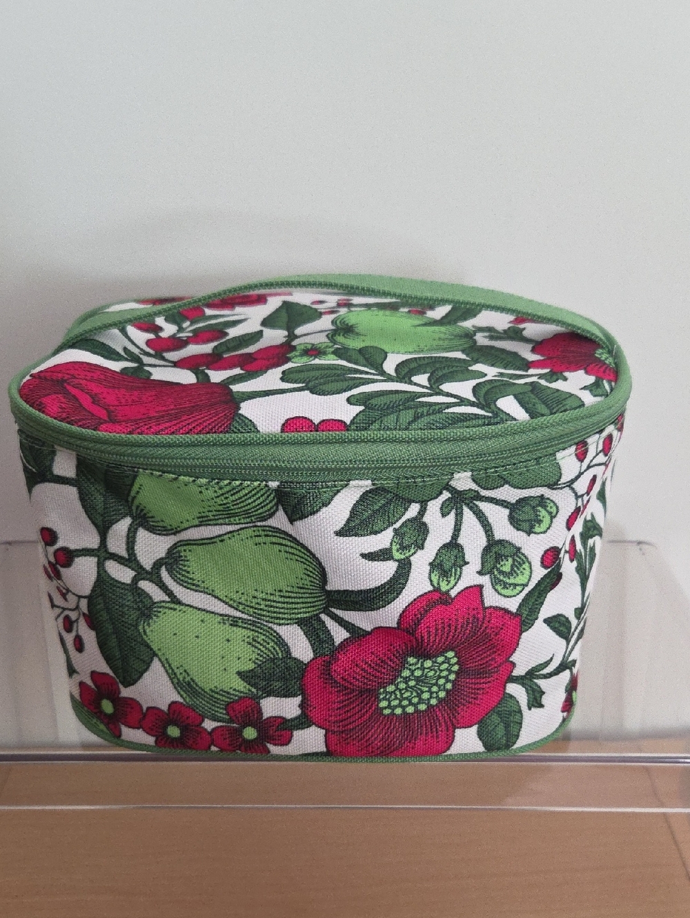 Clinque stuffed cosmetic bag 8 items NWOT